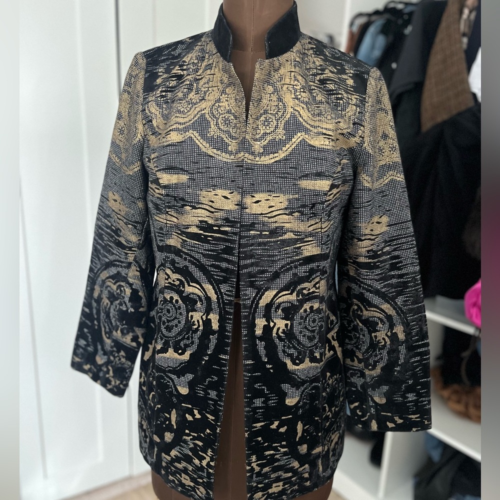 Chico’s velvet tapestry jacket size 1 velvet collar pockets oversized